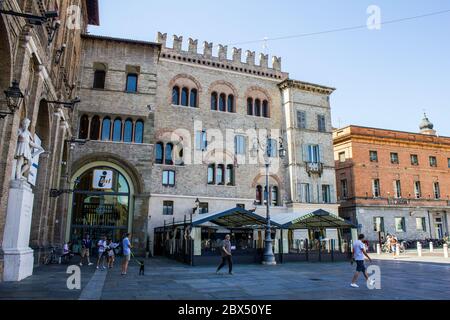 Parma, Italia - 8 luglio 2017: Veduta del comune di Parma in Piazza Giuseppe Garibaldi Foto Stock