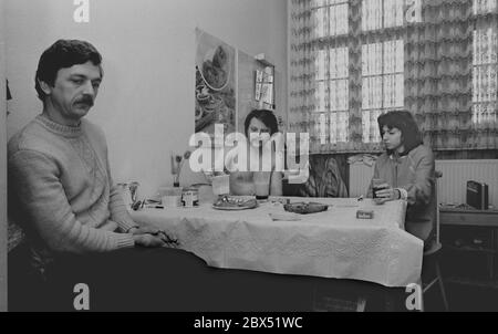 Berlino / stranieri / 1982 richiedenti asilo dalla Polonia in una casa a Neukoelln. Appartenevano al movimento Solidarnosc ed erano fuggiti dalla dittatura militare. // PL / Asylum [traduzione automatizzata] Foto Stock