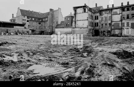 Sassonia / Stato della RDT / marzo 1990 Crimmitschau. Aree di una fabbrica tessile sgomberata // Stati federali / industria tessile della DDR [traduzione automatizzata] Foto Stock