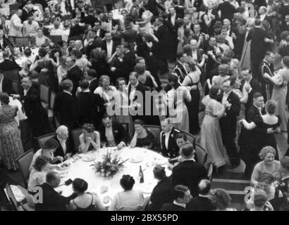 Concerto e ballo del Richard-Wagner-Verband deutscher Frauen e.V. presso la Haus der Flieger di Berlino. Foto Stock