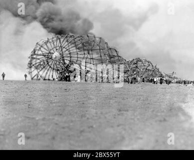 Il relitto degli Hindenburg sul terreno. Foto Stock