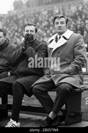 Allenatore di Kaiserslautern Gyula Lorant e allenatore ad interim Dietrich Weise, Bundesliga, stagione 1969/1970, Rot-Weiss Oberhausen vs. 1. FC Kaiserslautern 0: 0 Foto Stock