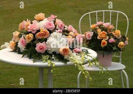 Sydney Australia, bouquet nuziale e disposizione del tavolo su tavolino e sedia Foto Stock