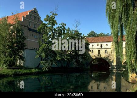 Il Palazzo elettorale di Amberg, che si trova direttamente sulle rive del fiume Sils, oggi ospita l'ufficio amministrativo del distretto. Fu costruito nel XV secolo, circondato da bastioni e fossati, e fu ampliato nei secoli successivi. (foto non datata) Foto Stock