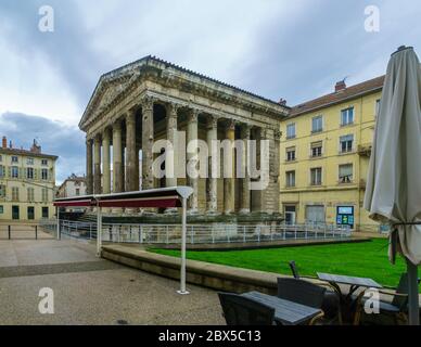 Il tempio romano di Augusto e Livia, ora in una piazza nella città di Vienne, Isere department, Francia Foto Stock