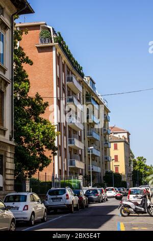 Parma, Italia - 8 luglio 2017: Vista delle strade e degli edifici di Parma in un giorno di sole Foto Stock