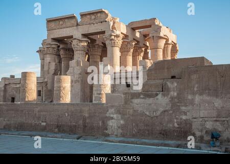 Il Tempio di Kom Ombo, tempio doppio nella città di Kom Ombo, lungo il fiume Nilo, Assuan Governatorato, Alto Egitto Foto Stock