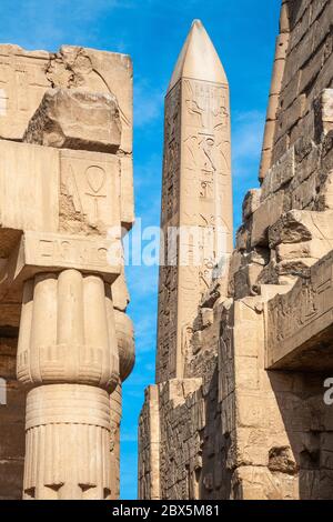 Obelisco nel complesso del Tempio di Karnak, Luxor, Egitto Foto Stock