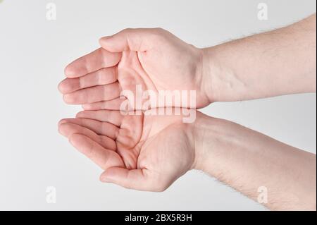 Aprire le palme con lasciare spazio isolato su sfondo bianco Foto Stock