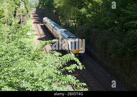 Unità diesel Northern Rail Classe 195 sulla linea Caldervale, Halifax, West Yorkshire Foto Stock