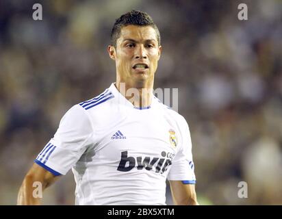 Cristiano Ronaldo in azione per il Real Madrid in un mach calcistico contro la Galassia di Los Angeles al Rose Bowl, Pasadena, California. Agosto 2010 Foto Stock