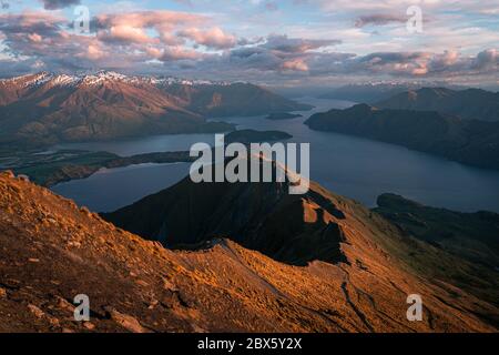Vista dal Roy's Peak sul lago Wanaka, Nuova Zelanda Foto Stock