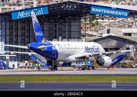 Quito, Ecuador 13 giugno 2011: AeroGal Airbus A319 aereo all'aeroporto UIO di Quito in Ecuador. Airbus è un costruttore europeo di aeromobili con sede a Tolone Foto Stock