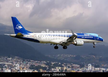 Quito, Ecuador 15 giugno 2011: DOMA Ecuador Embraer 190 aereo all'aeroporto di Quito UIO in Ecuador. Foto Stock