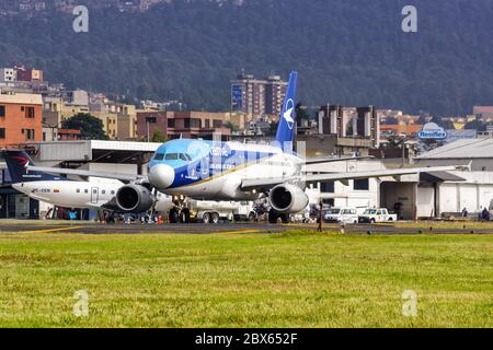 Quito, Ecuador 15 giugno 2011: DOMA Ecuador Airbus A320 aereo all'aeroporto di Quito UIO in Ecuador. Airbus è un produttore europeo di aeromobili con sede a T. Foto Stock