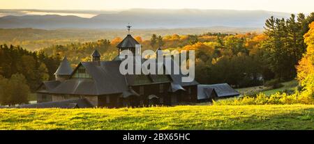 Storico fienile fattoria in prima mattina a Shelburne Farms Foto Stock