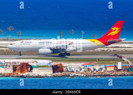 Male, Maldive - 20 febbraio 2018: Capital Airlines Airbus A330-200 aereo Male aeroporto (MLE) sulle Maldive. Airbus è un manufa europeo dell'aeromobile Foto Stock