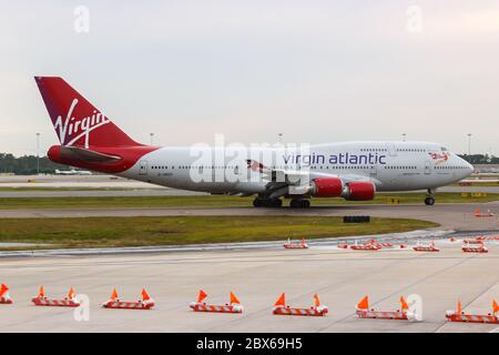 Orlando, Florida - 7 aprile 2019: Aereo Virgin Atlantic Boeing 747-400 all'aeroporto internazionale di Orlando (MCO) in Florida. Boeing è un'aria americana Foto Stock