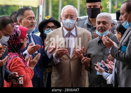 Kuala Lumpur, Malesia. 05 giugno 2020. L'ex primo ministro malese, Najib Razak visto al Kuala Lumpur High Court.Najib Razak l'ex primo ministro della Malesia è stato chiesto di entrare nella sua difesa dall'alta Corte di Kuala Lumpur dopo essere stato accusato di violazione penale di fiducia su RM 42 milioni di fondo internazionale SRC. Najib Razak era stato depositato un ricorso civile di incameramento dalla Commissione anti-corruzione della Malesia (MACC) dal giugno dello scorso anno. Ha inoltre condotto diversi processi giudiziari sul riciclaggio di denaro, come i casi 1mdb. Credit: SOPA Images Limited/Alamy Live News Foto Stock