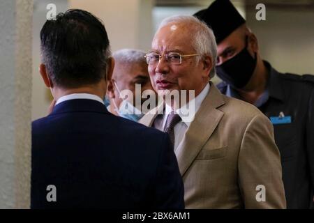 Kuala Lumpur, Malesia. 05 giugno 2020. L'ex primo ministro malese, Najib Razak visto al Kuala Lumpur High Court.Najib Razak l'ex primo ministro della Malesia è stato chiesto di entrare nella sua difesa dall'alta Corte di Kuala Lumpur dopo essere stato accusato di violazione penale di fiducia su RM 42 milioni di fondo internazionale SRC. Najib Razak era stato depositato un ricorso civile di incameramento dalla Commissione anti-corruzione della Malesia (MACC) dal giugno dello scorso anno. Ha inoltre condotto diversi processi giudiziari sul riciclaggio di denaro, come i casi 1mdb. Credit: SOPA Images Limited/Alamy Live News Foto Stock