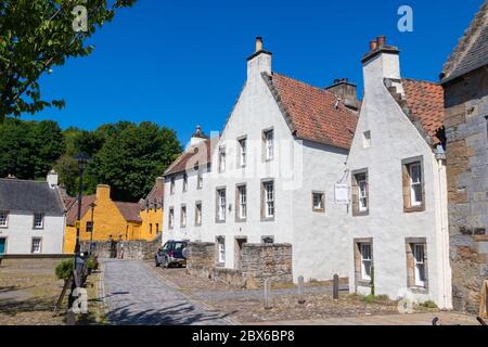 Il bellissimo villaggio costiero di Culross, Fife, Scozia. Foto Stock