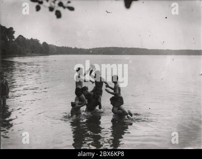 HJ campo estivo Heinrich Hoffmann Fotografie 1933 fotografo ufficiale di Adolf Hitler, e un politico e editore nazista, che era un membro del circolo intimo di Hitler. Foto Stock