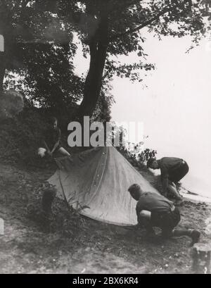 Il campo estivo di JH Heinrich Hoffmann fotografa 1933 il fotografo ufficiale di Adolf Hitler, e un politico e editore nazista, che era un membro del circolo intimo di Hitler. Foto Stock