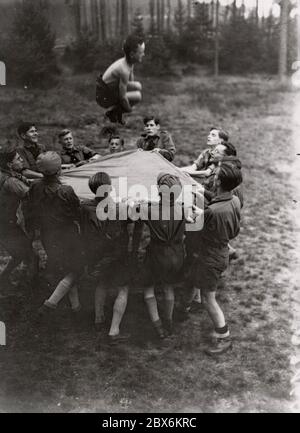 HJ campo estivo Heinrich Hoffmann Fotografie 1933 fotografo ufficiale di Adolf Hitler, e un politico e editore nazista, che era un membro del circolo intimo di Hitler. Foto Stock
