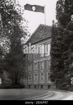 Nella Scuola Reichsführer del Servizio del lavoro Reich (RAD) a Bernau, vicino a Berlino, Reichsarbeitsfuehrer Hirl Heinrich Hoffmann fotografa 1933 il fotografo ufficiale di Adolf Hitler, e un politico e editore nazista, che era un membro del circolo intimo di Hitler. Foto Stock