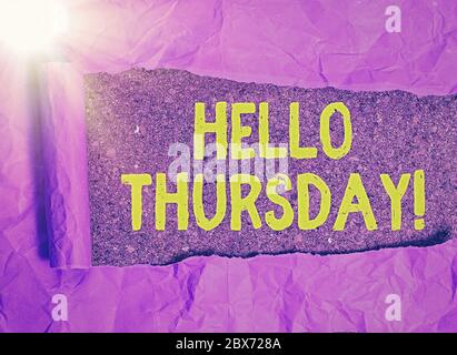 Cartello con scritto Hello Thursday. Testo della foto di affari passa un messaggio positivo come il venerdì s è araldo Foto Stock