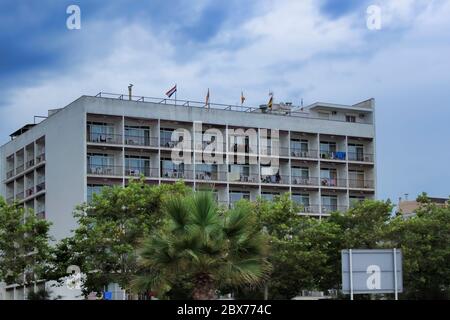 CALELLA, SPAGNA - 10 LUGLIO 2013: Hotel Mont-Rose nel centro di Calella. Città sulla Costa Brava - una meta turistica popolare di turisti da tutti Foto Stock