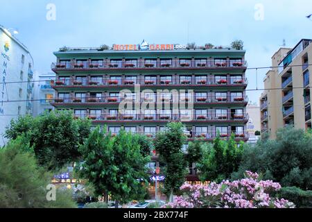CALELLA, SPAGNA - 10 LUGLIO 2013: Hotel Garbi nel centro di Calella. Città sulla Costa Brava - una meta turistica popolare di turisti da tutti EUR Foto Stock