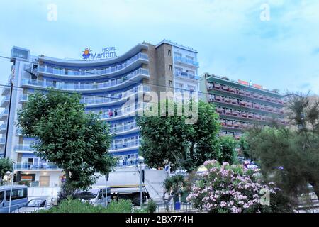CALELLA, SPAGNA - 10 LUGLIO 2013: Hotel Maritim nel centro di Calella. Città sulla Costa Brava - una meta turistica popolare di turisti da tutte le e Foto Stock