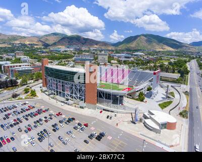 Vista aerea dello stadio Rice-Eccles dell'Università dello Utah a Salt Lake City, Utah, USA. È la sede dello Utah Utes e viene utilizzato come stadio principale. Foto Stock