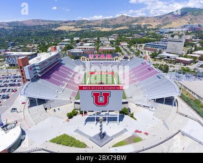 Vista aerea dello stadio Rice-Eccles dell'Università dello Utah a Salt Lake City, Utah, USA. È la sede dello Utah Utes e viene utilizzato come stadio principale. Foto Stock