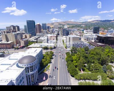 Vista aerea del Campidoglio dello Utah e dei grattacieli del centro di Salt Lake City, Utah, USA. Foto Stock