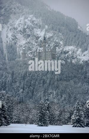 ESCURSIONE CON RACCHETTE DA NEVE IN BAVIERA Foto Stock