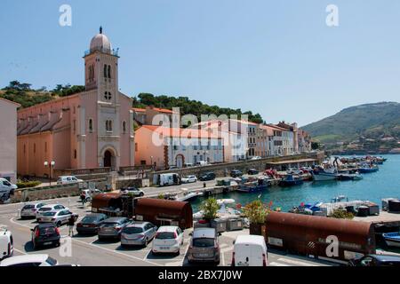 Vista di Collioure, Pirenei Orientali, Languedoc Roussillon, Francia Foto Stock