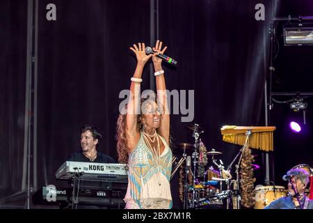 Huelva, Spagna - 6 agosto 2017: Cantante Rosario Flores, figlia di Lola Flores, Spagna, durante il concerto pubblico al festival `Colombinas` di Huelva o Foto Stock