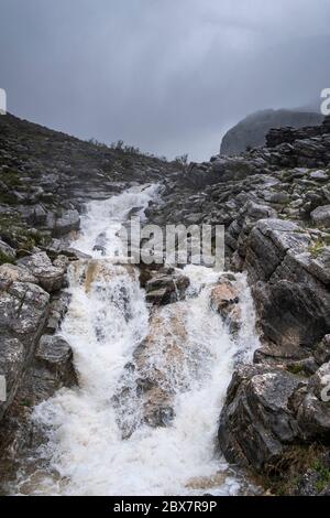Cascata tranquilla. Ronda, Andalusia. Spagna Foto Stock