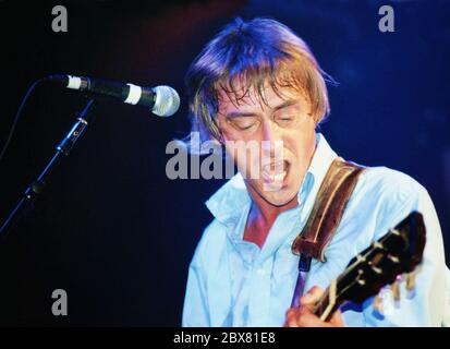 05 giugno 2020 - Paul Weller, l'icona rock britannica, ha annunciato un nuovo album dal titolo "on Sunset" per giugno 2020. File Photo: Paul Weller suona sul palco nel 1992 presso la Concert Hall di Toronto, Ontario, Canada. (Immagine di credito: © Brent Perniac/AdMedia tramite CAVO ZUMA) Foto Stock