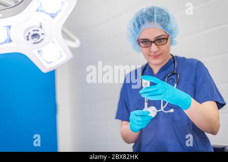 Iniezione di vaccino di iniezione medicina vaccinazione influenza medico Uomo salute insulina farmaco influenza concetto - immagine di stock Foto Stock