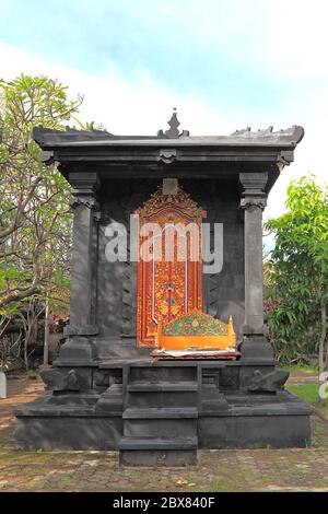 Santuario con porta al tempio pura Agung Jagatnatha. Singaraja, Buleleng. Bali, Indonesia Foto Stock