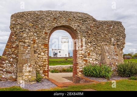 Hunstanton, Norfolk, Inghilterra, Regno Unito, 24 aprile 2019: Faro di Hunstanton, costruito nel 1840 al posto di uno precedente del 17 ° secolo. Foto Stock