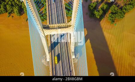 Vista sul drone del ponte Phu My nella città di ho Chi Minh. Vietnam Foto Stock