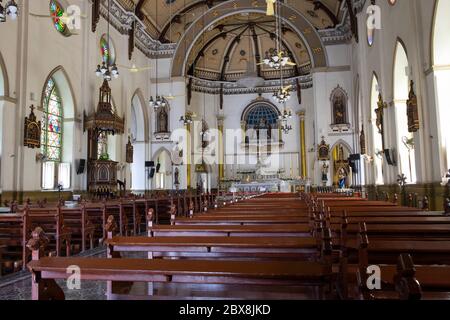 Interno del Santo Rosario Churc, (Chiesa di Kalawar) a Talat noi / Talad noi, Chinatown, Bangkok, Thailandia, Sud-Est asiatico. Foto Stock