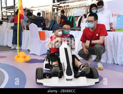 Pechino, Cina. 6 Giugno 2020. I consumatori provano un kart durante un'attività a Pechino, capitale della Cina, 6 giugno 2020. La stagione dei consumi di Pechino è stata aperta sabato. Credit: Ren Chao/Xinhua/Alamy Live News Foto Stock