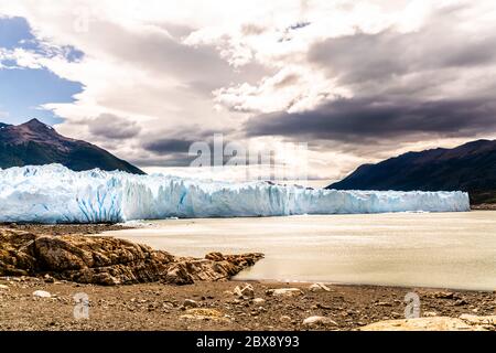 Ghiacciaio Perito Moreno nel parco nazionale del ghiacciaio vicino a Calafate in Argentina Foto Stock