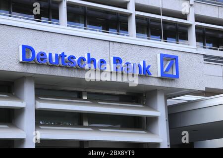 Berlino, Germania - 02 luglio 2020: Il logo della banca tedesca 'Deutsche Bank' a Berlino Foto Stock
