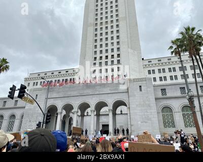 11 settembre 2019, Los Angeles, California, U.S: Migliaia di persone partecipano alla protesta George Flloyd e Black Lives Matter e si tengono al Dipartimento di Giustizia di Los Angeles. Onorato anche il compleanno di Brionna Taylorâ€™, morto per mano della polizia. (Immagine di credito: © Amy Katz/ZUMA Wire) Foto Stock